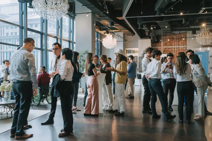 Personas reunidas en un evento