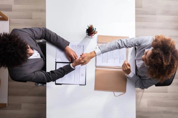 Cambio de prestación de servicios a empleos temporales