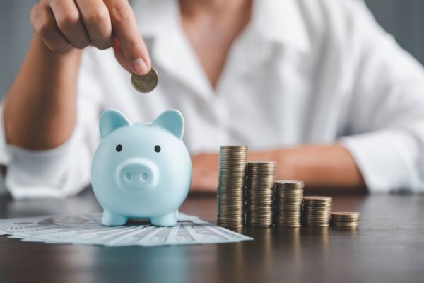 Personas cambiándose de fondo de pensiones