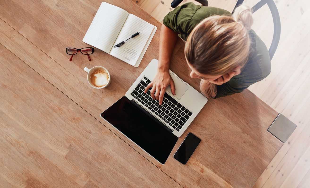 Trabajar desde casa puede ser una oportunidad para disfrutar de los entornos y comodidad para aumentar tu rendimiento.